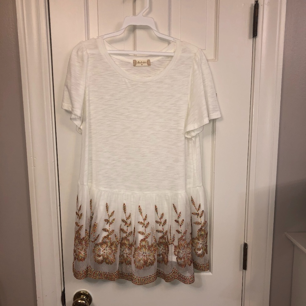 White shirt sleeved shirt w/ floral chiffon peplum